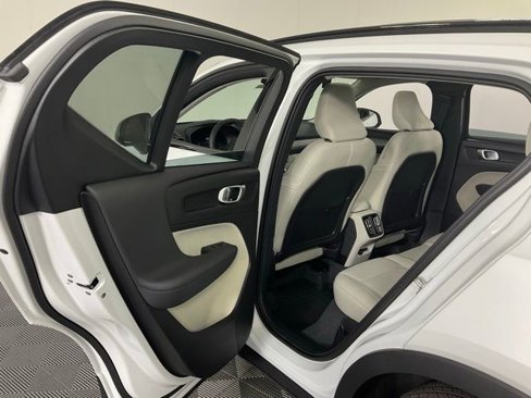 New 2025 Volvo XC40 B5 Plus w/ Protection Package Premier image 31