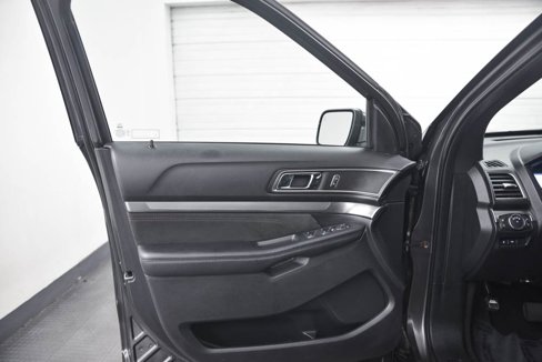 Used 2019 Ford Explorer XLT w/ Equipment Group 202A image 9