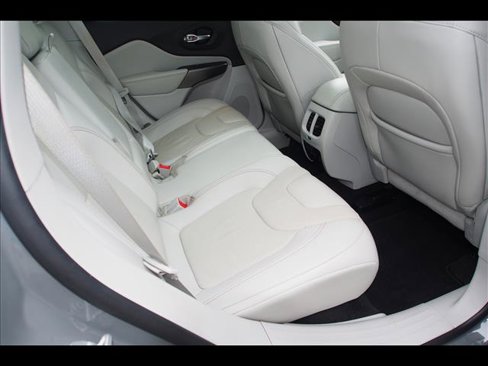 Used 2020 Jeep Cherokee Limited image 15