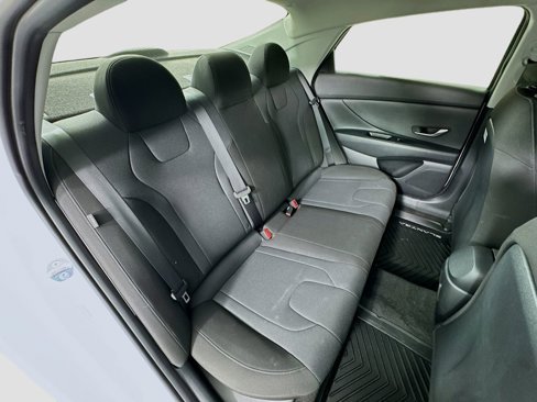 Certified 2025 Hyundai Elantra SE image 26