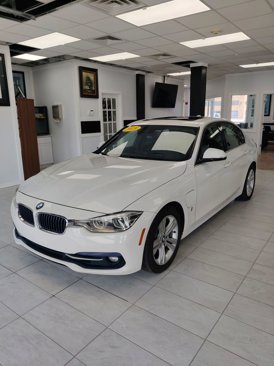 Used 2018 BMW 330e image 1