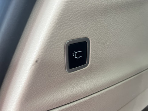 Used 2023 Chrysler Voyager LX image 20