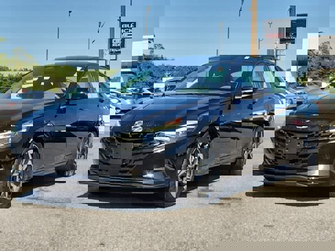 Used 2023 Hyundai Elantra SEL w/ Convenience Package image 1