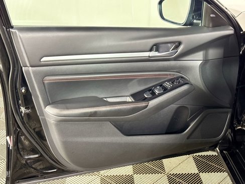 Used 2023 Nissan Altima 2.5 SR image 10