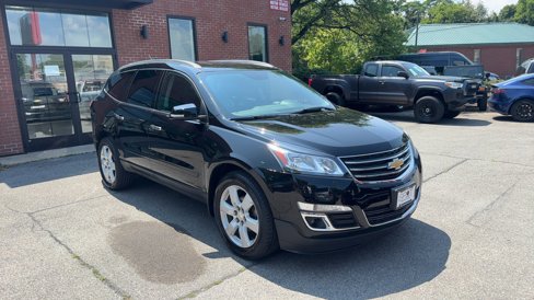 Used 2017 Chevrolet Traverse LT w/ Style and Technology Package image 8