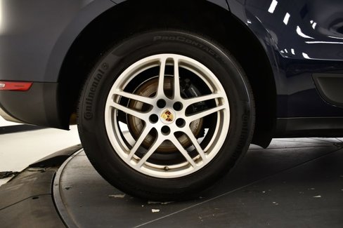 Certified 2021 Porsche Macan image 18