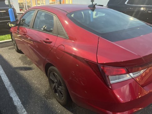 Used 2023 Hyundai Elantra SEL image 3