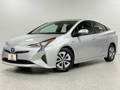 Used 2017 Toyota Prius One image 2