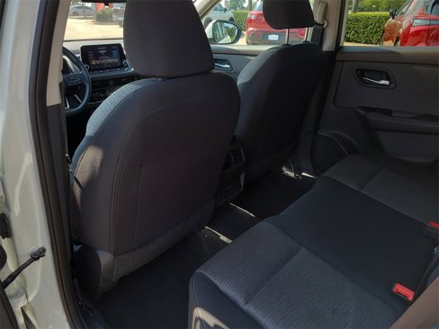 Used 2023 Nissan Rogue SV image 10