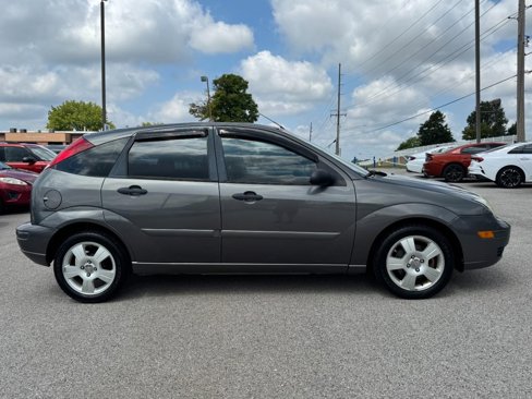 Used 2007 Ford Focus ZX5 Hatchback image 2
