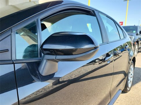 Used 2021 Toyota Corolla LE image 31