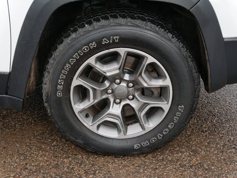 Used 2019 Jeep Cherokee Trailhawk w/ Comfort/Convenience Group image 15