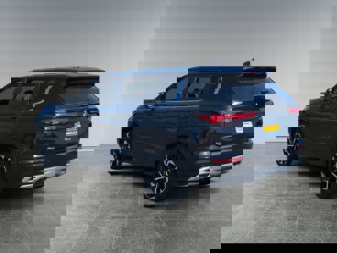 Used 2023 Mitsubishi Outlander SE image 3