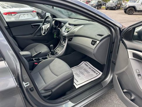 Used 2012 Hyundai Elantra GLS image 16