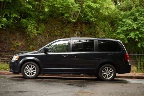 Used 2014 Dodge Grand Caravan SXT image 2