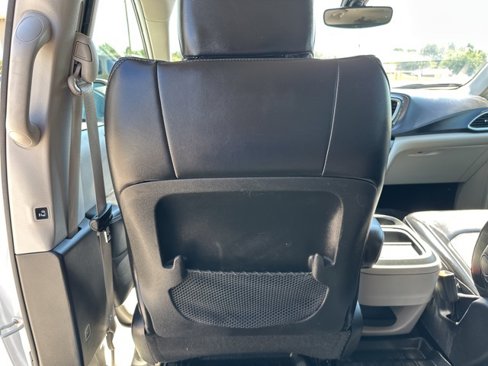 Used 2021 Chrysler Voyager Lxi image 34
