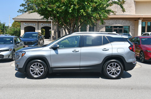 Used 2023 GMC Terrain SLT image 2