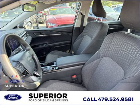 Used 2025 Toyota Camry LE image 6