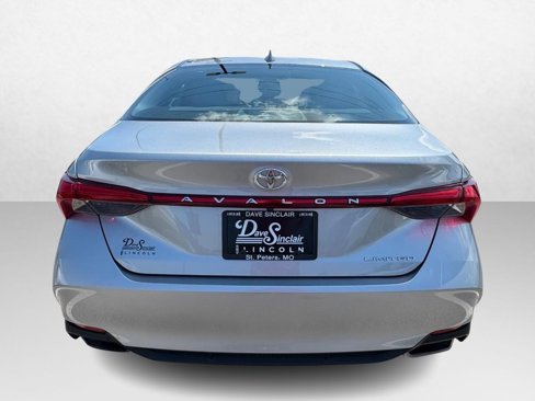 Used 2019 Toyota Avalon Limited image 6