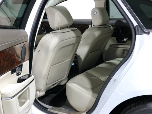 Used 2013 Jaguar XJ image 63