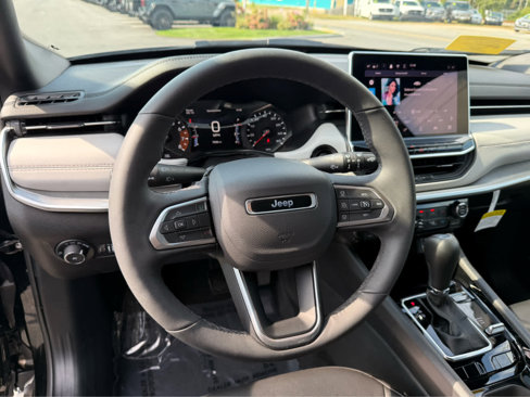 Used 2025 Jeep Compass Limited image 12