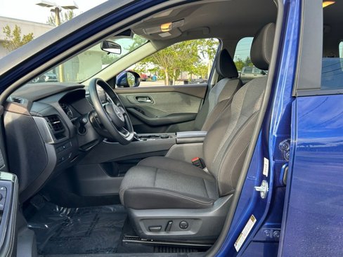 Used 2023 Nissan Rogue SV image 9