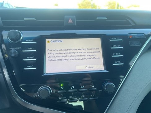 Used 2018 Toyota Camry LE image 23