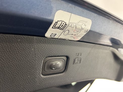Used 2018 Ford Edge Titanium image 37