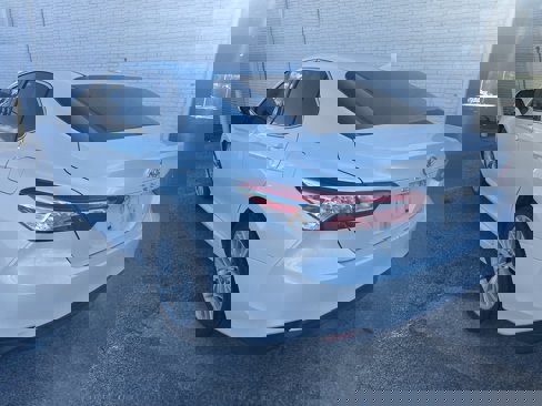 Used 2019 Toyota Camry XLE image 6