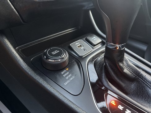 Used 2022 Jeep Cherokee Limited image 24