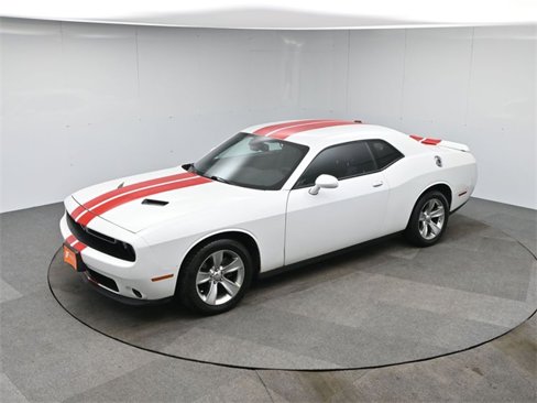 Used 2015 Dodge Challenger SXT image 36