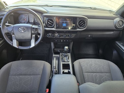 Used 2018 Toyota Tacoma TRD Sport image 2