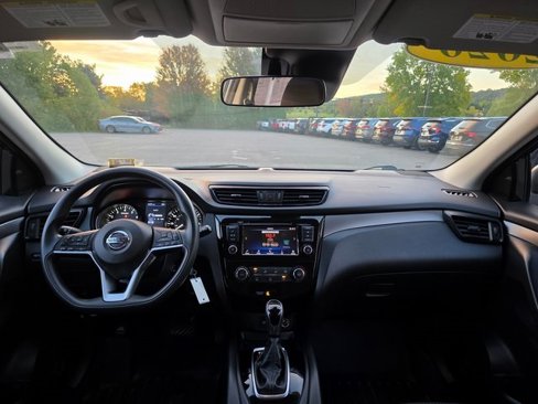 Used 2020 Nissan Rogue Sport S image 18