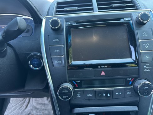Used 2016 Toyota Camry LE image 2