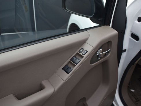 Used 2016 Nissan Frontier SV image 12
