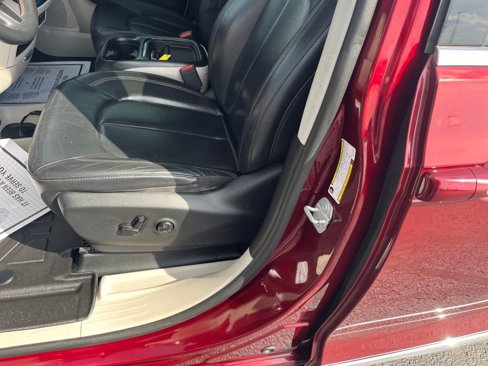 Used 2018 Chrysler Pacifica Touring-L w/ Tire & Wheel Group image 20