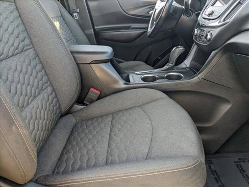 Used 2020 Chevrolet Equinox LT w/ Driver Convenience Package image 18