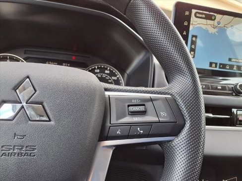 New 2025 Mitsubishi Outlander ES image 17