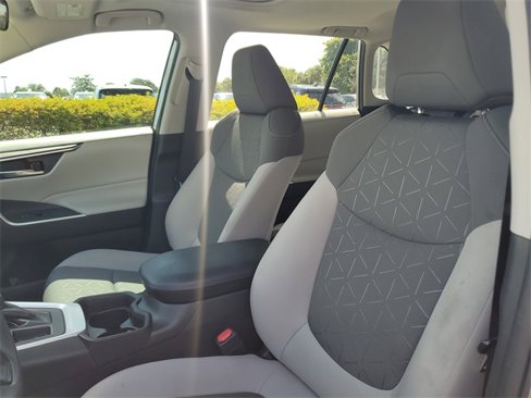 Used 2021 Toyota RAV4 XLE image 22