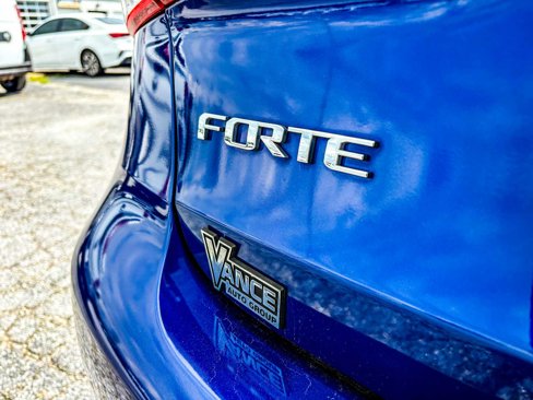 Used 2017 Kia Forte LX image 9