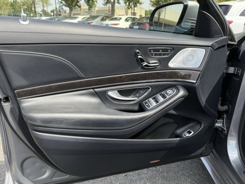 Used 2015 Mercedes-Benz S 550 Sedan image 19