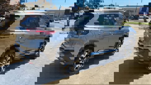 Used 2023 Nissan Rogue SL w/ SL Premium Package image 43