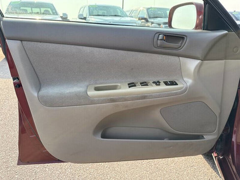 Used 2004 Toyota Camry LE image 15
