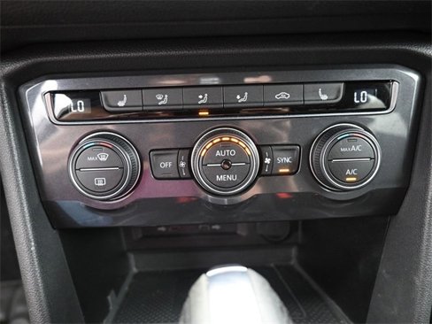Used 2021 Volkswagen Tiguan SE image 21