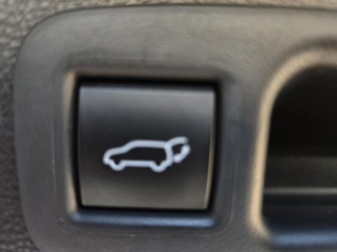 Used 2021 Toyota Highlander XLE image 12