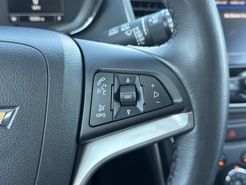 Used 2022 Chevrolet Trax LT w/ LT Convenience Package image 12
