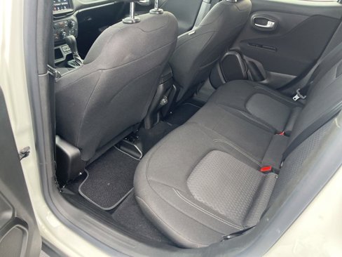 Used 2021 Jeep Renegade Latitude image 26