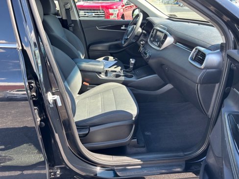 Used 2019 Kia Sorento LX image 18