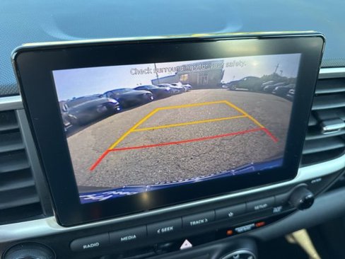 Certified 2022 Hyundai Venue SE image 12