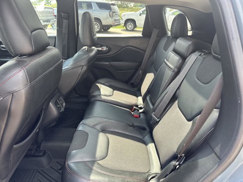Used 2015 Jeep Cherokee Trailhawk w/ Comfort/Convenience Group image 17